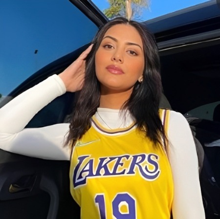 Sofia Mancilla wearing the jersey of the basketball team Lakers.